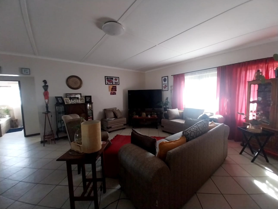 5 Bedroom Property for Sale in Rouxpark Western Cape